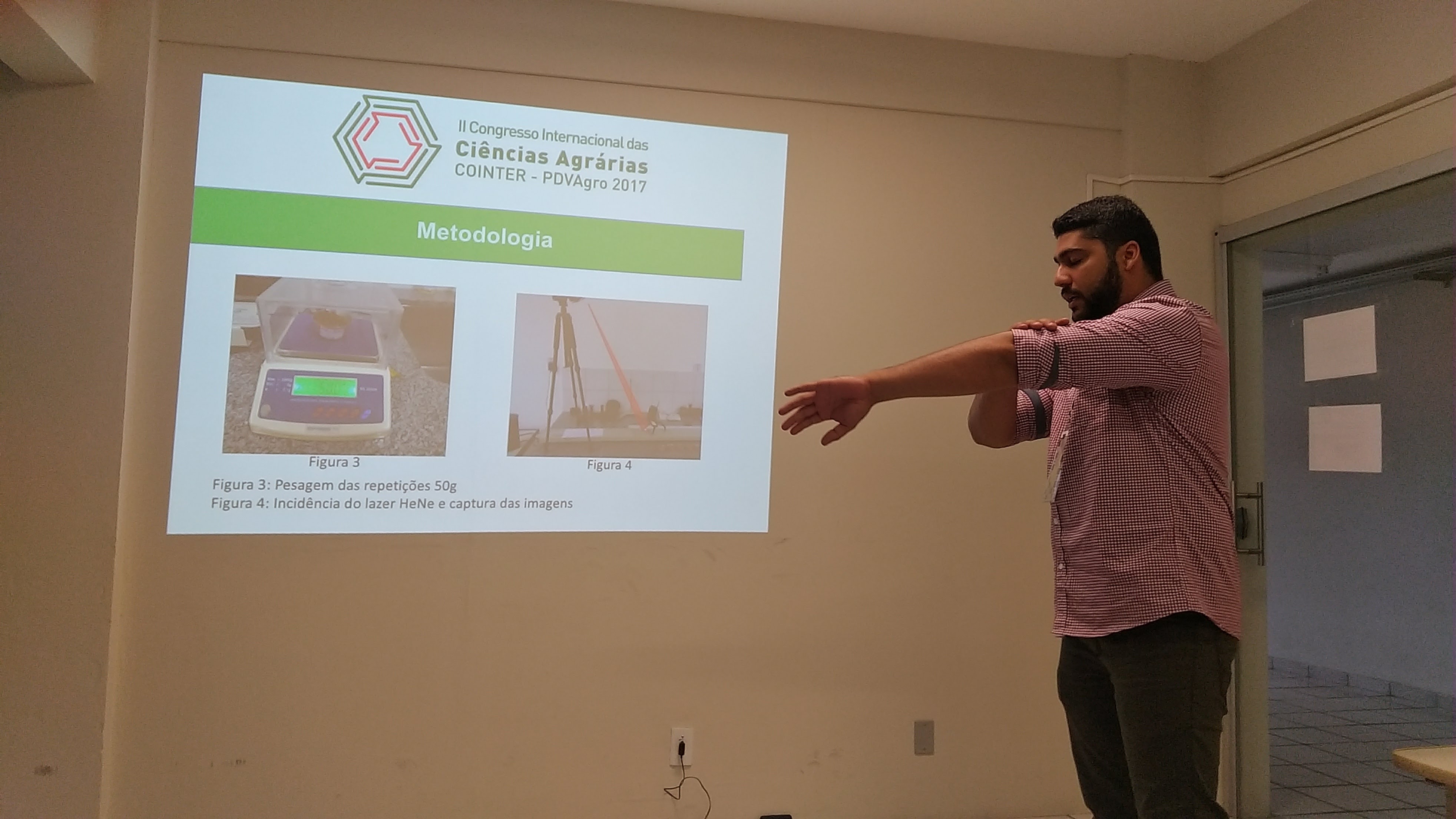 Equipamento de Biospeckle Laser para análise de frequências e umidade do solo